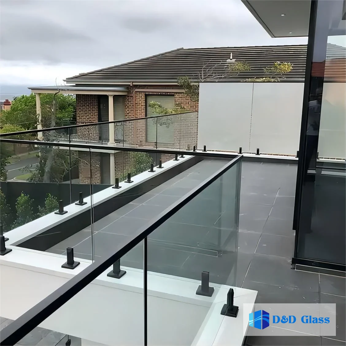 balkon kaca tempered simpel frame