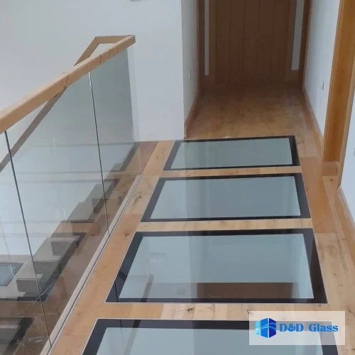 lantai kaca laminated minimalis
